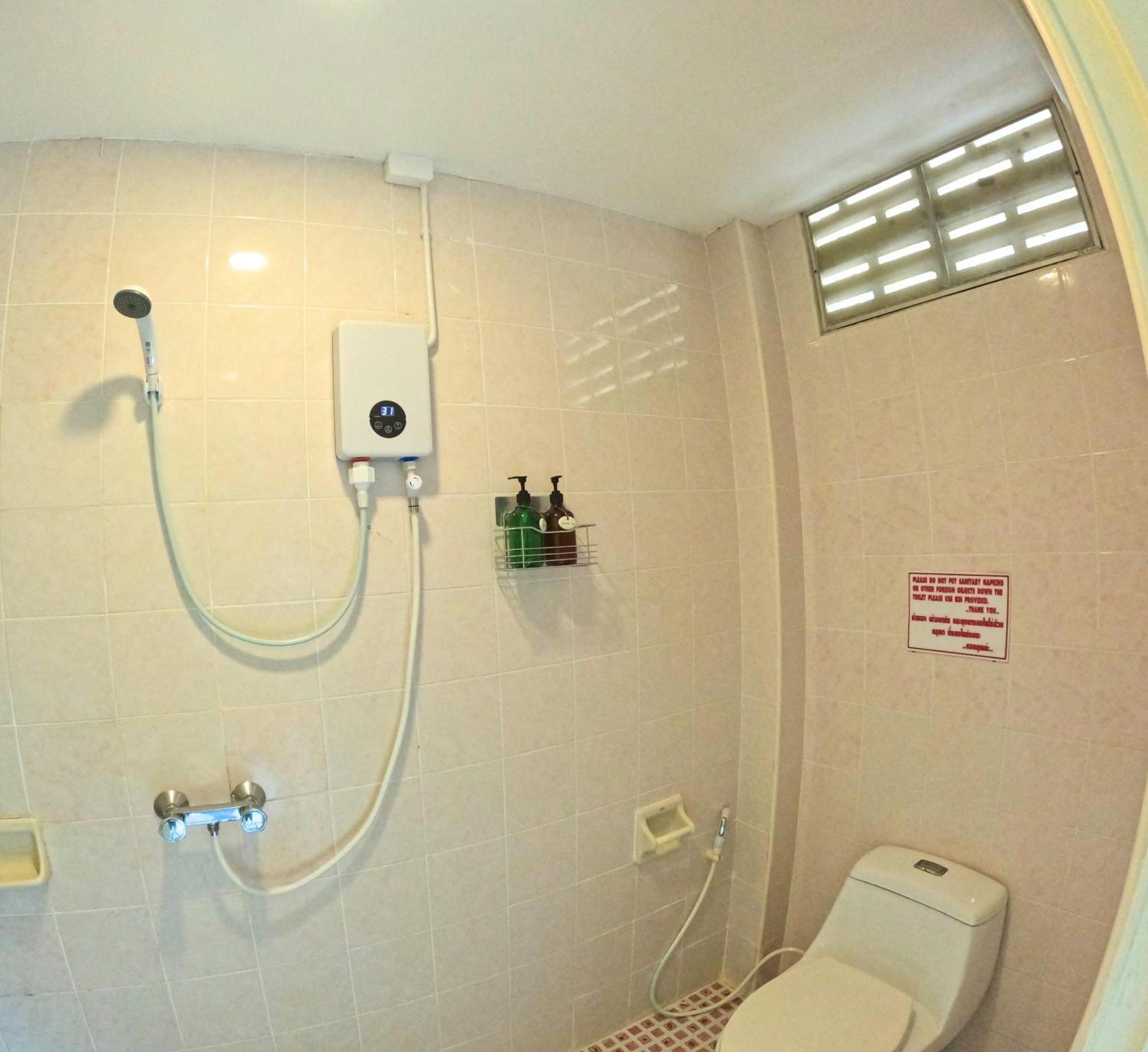 Kpop Hostel Karon Екстер'єр фото