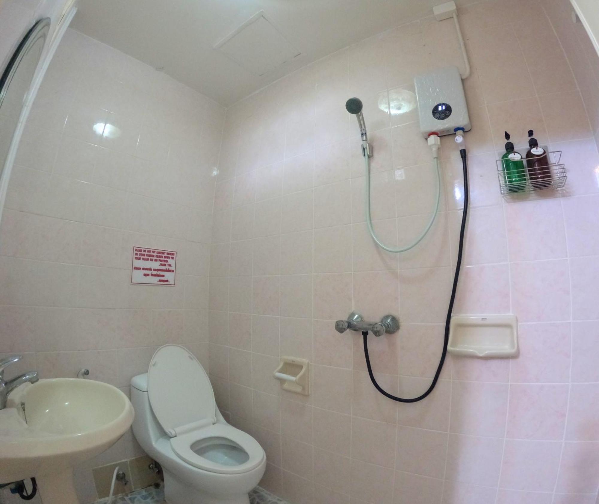 Kpop Hostel Karon Екстер'єр фото