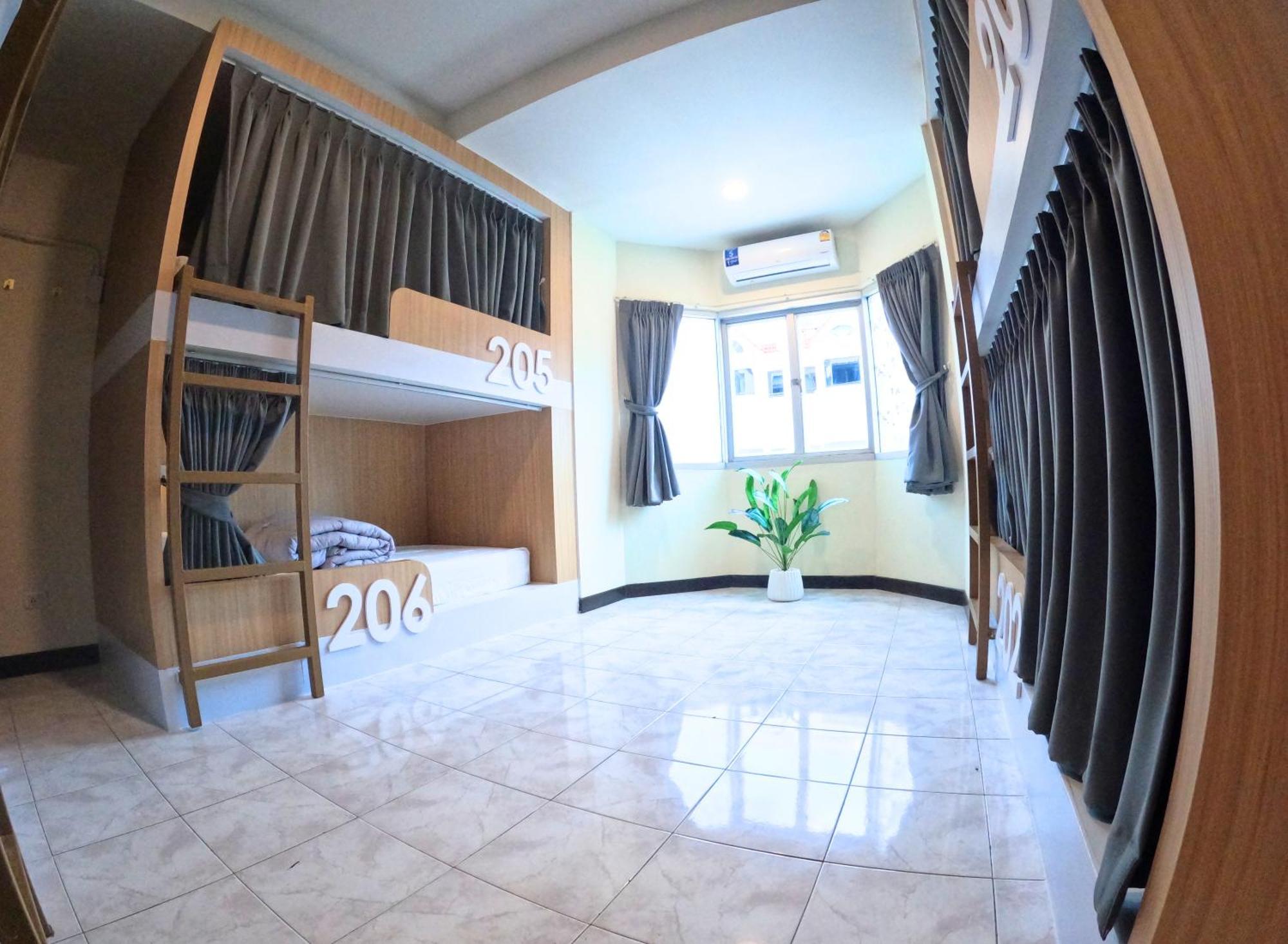 Kpop Hostel Karon Екстер'єр фото