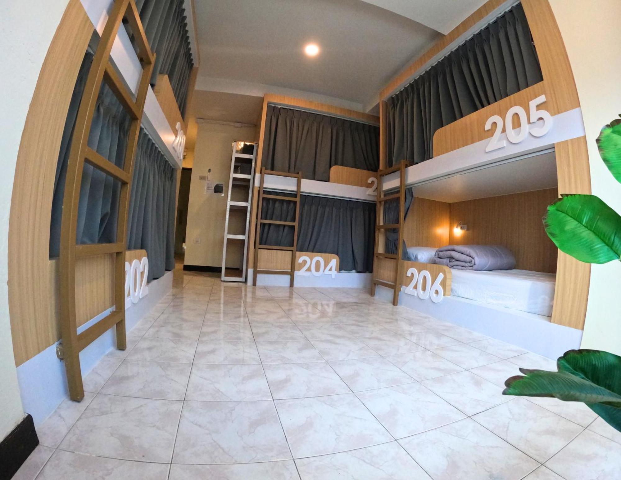 Kpop Hostel Karon Екстер'єр фото