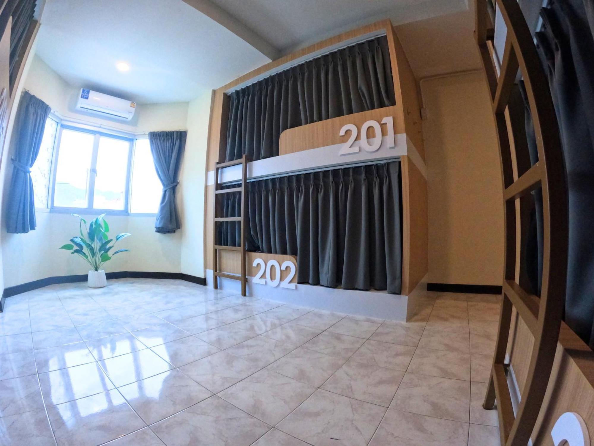 Kpop Hostel Karon Екстер'єр фото