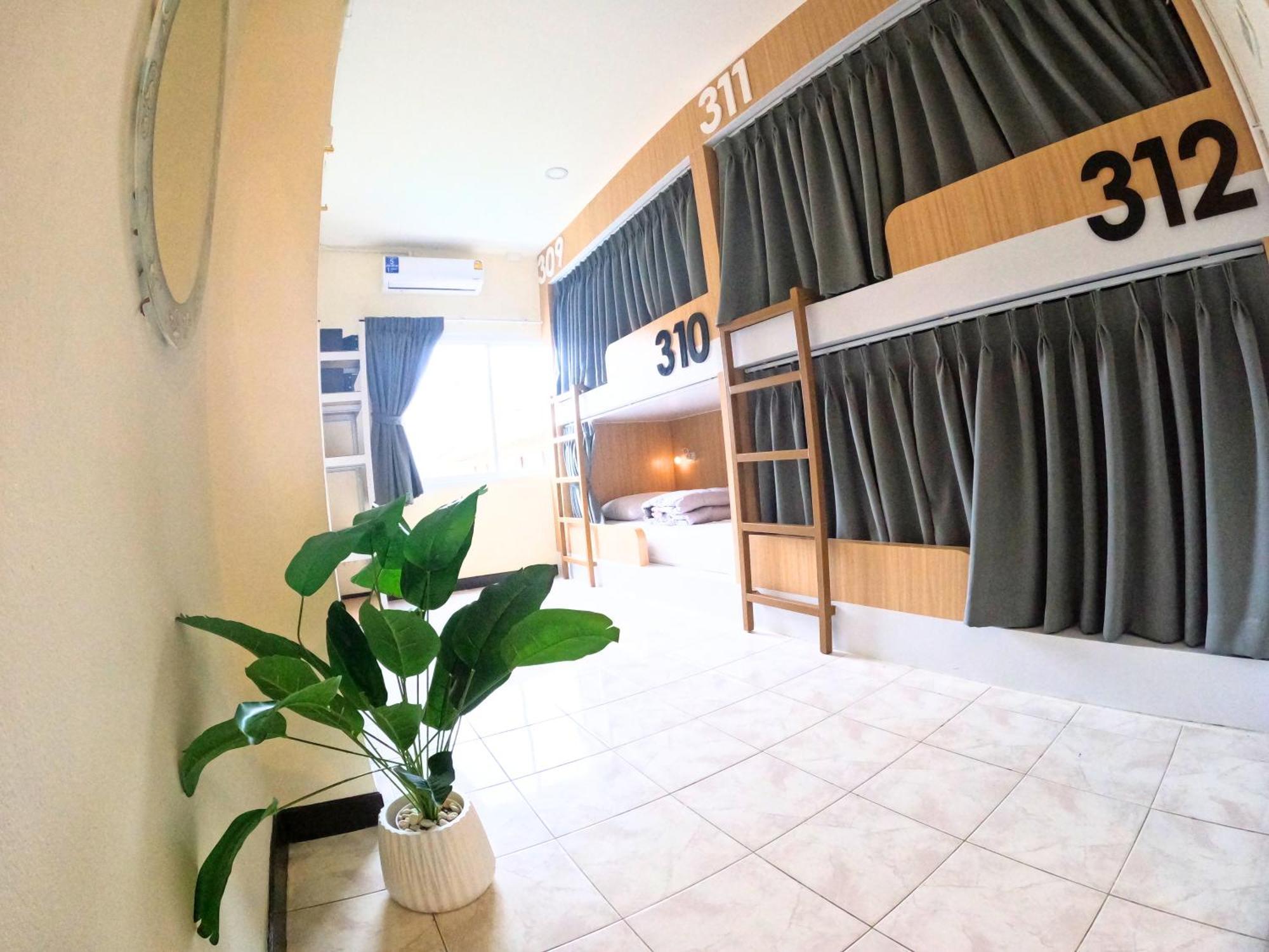Kpop Hostel Karon Екстер'єр фото